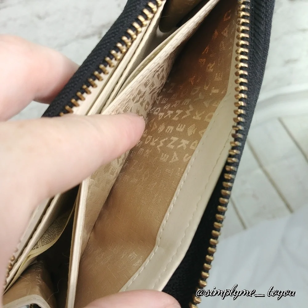 Kate Spade Black Patent Leather Wristlet